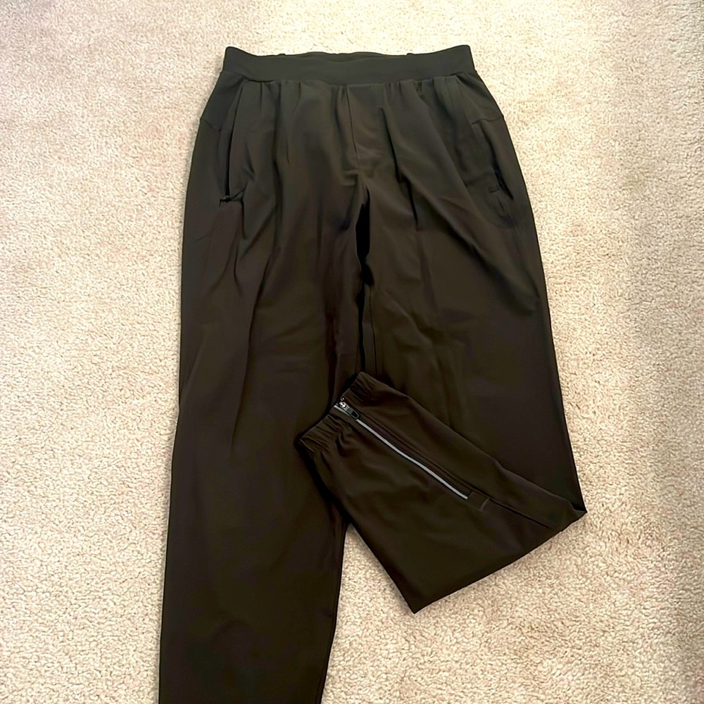 Men’s lululemon joggers in XS